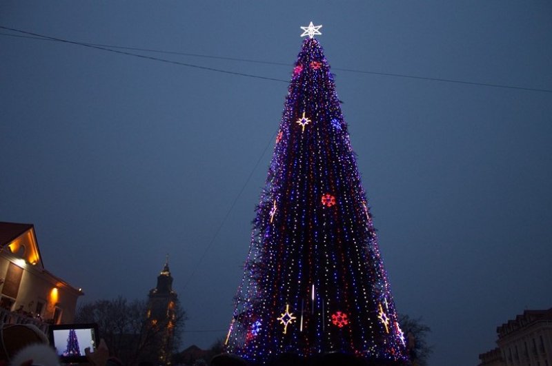 У Кам’янці-Подільському сьогодні запалять головну новорічну ялинку